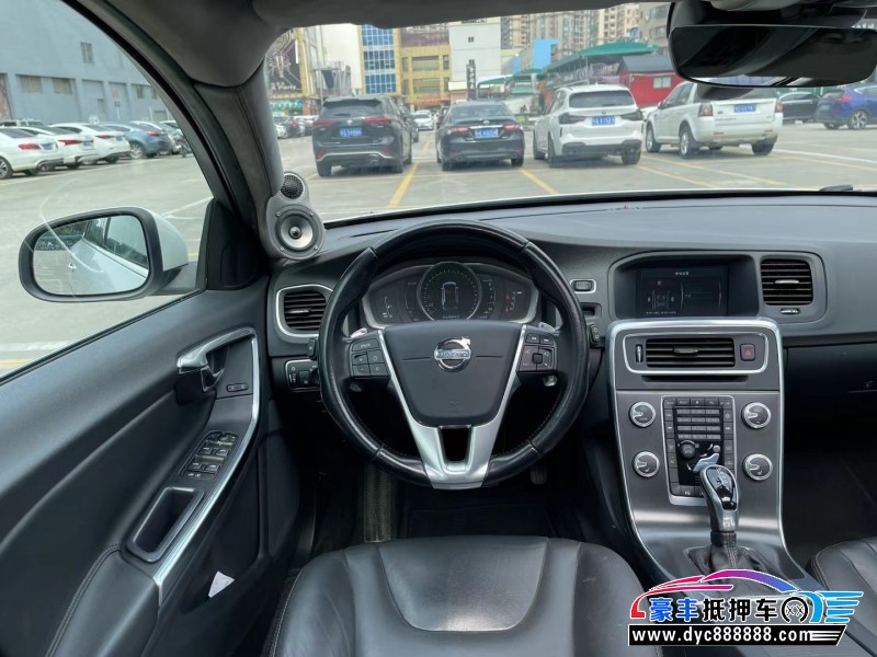 14年沃尔沃V60轿车抵押车出售