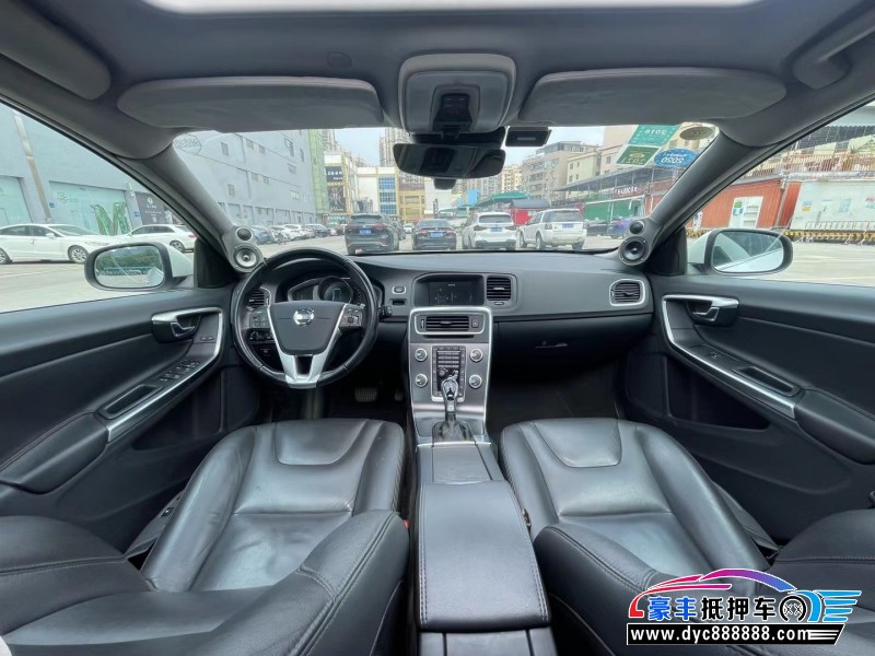 14年沃尔沃V60轿车抵押车出售