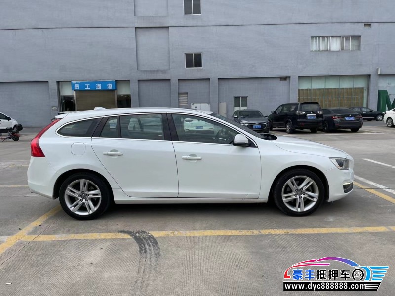 14年沃尔沃V60轿车抵押车出售