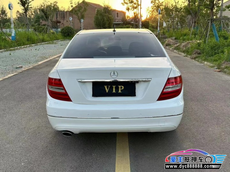13年奔驰C轿车抵押车出售