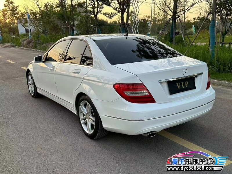 13年奔驰C轿车抵押车出售