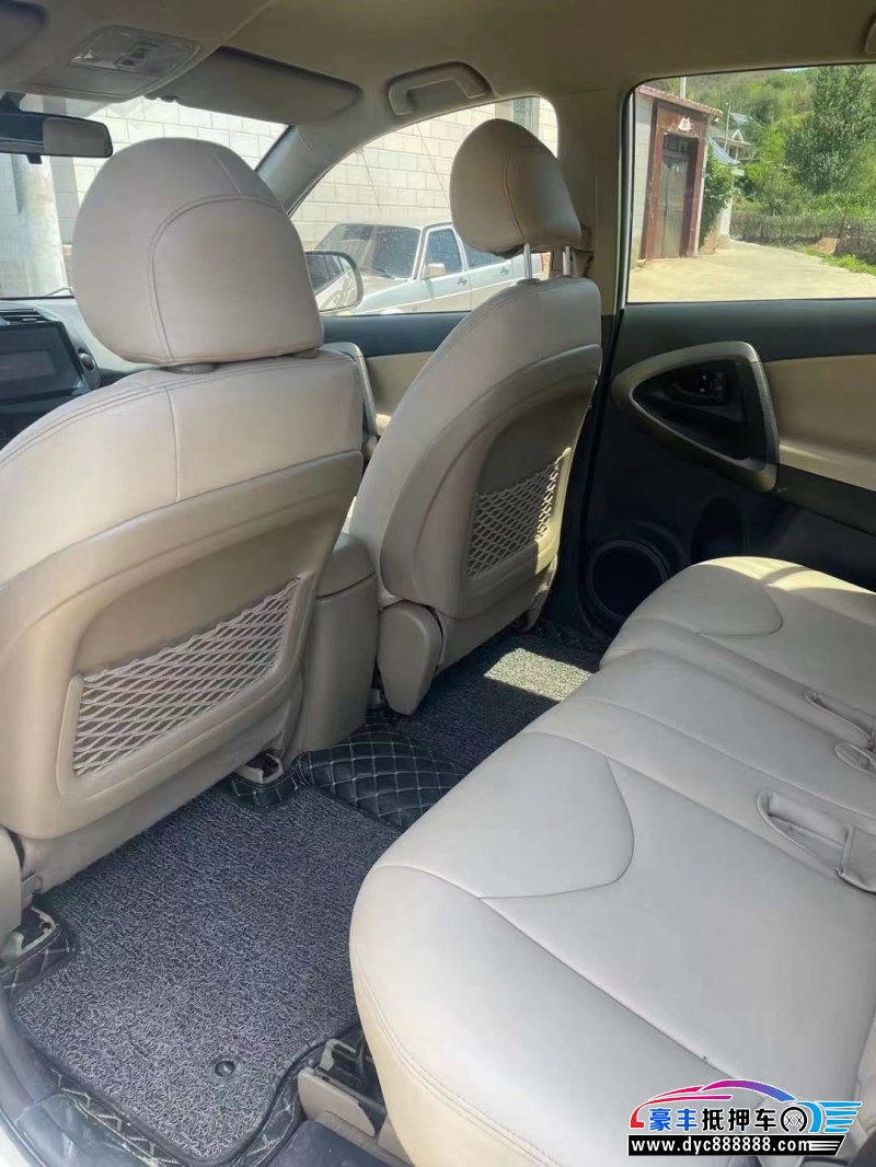 13年丰田RAV4荣放轿车抵押车出售