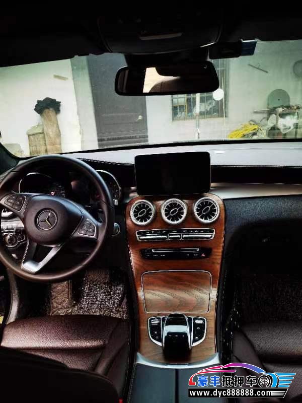 19年奔驰GLC轿车抵押车出售