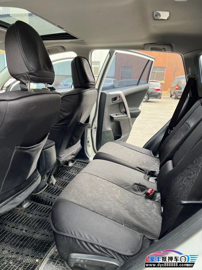 17年丰田RAV4轿车抵押车出售