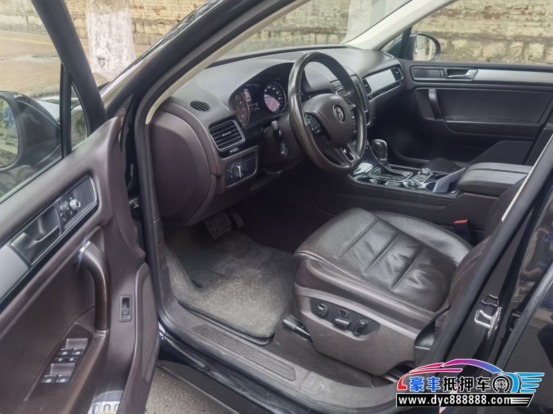 18年大众途锐轿车抵押车出售