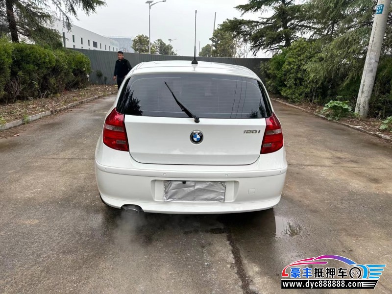 11年宝马1系轿车抵押车出售