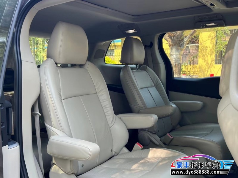 17年别克GL8轿车抵押车出售