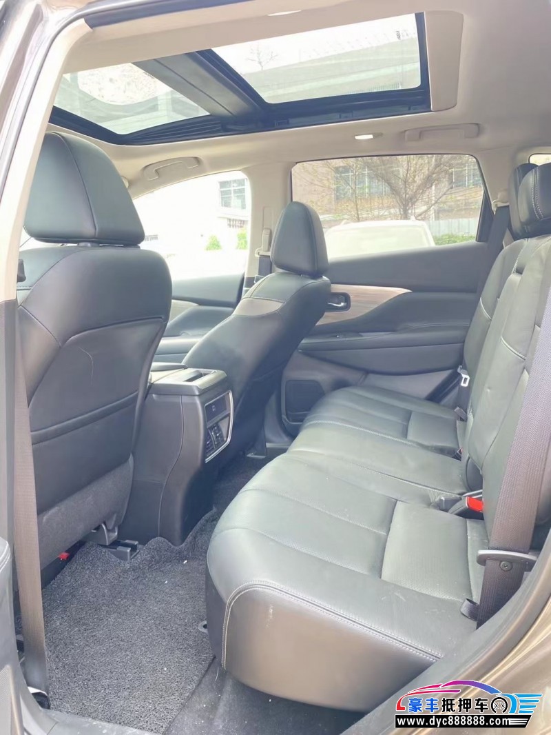 21年日产楼兰轿车抵押车出售