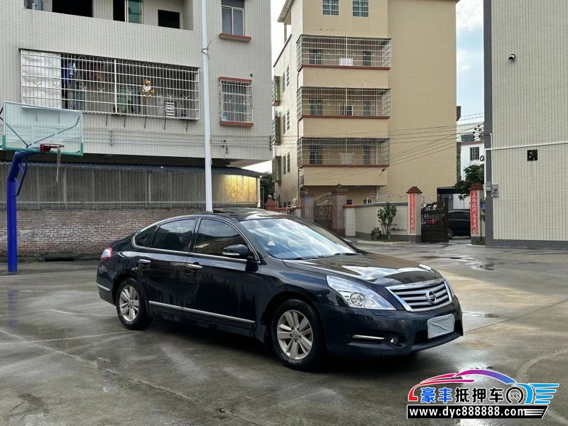 11年日产天籁轿车抵押车出售