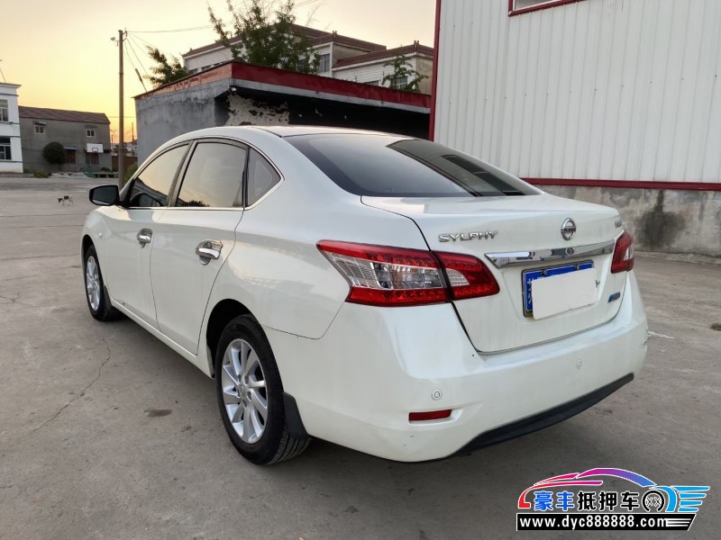 16年日产轩逸轿车抵押车出售