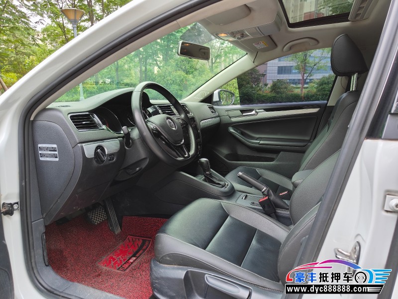 17年大众速腾轿车抵押车出售