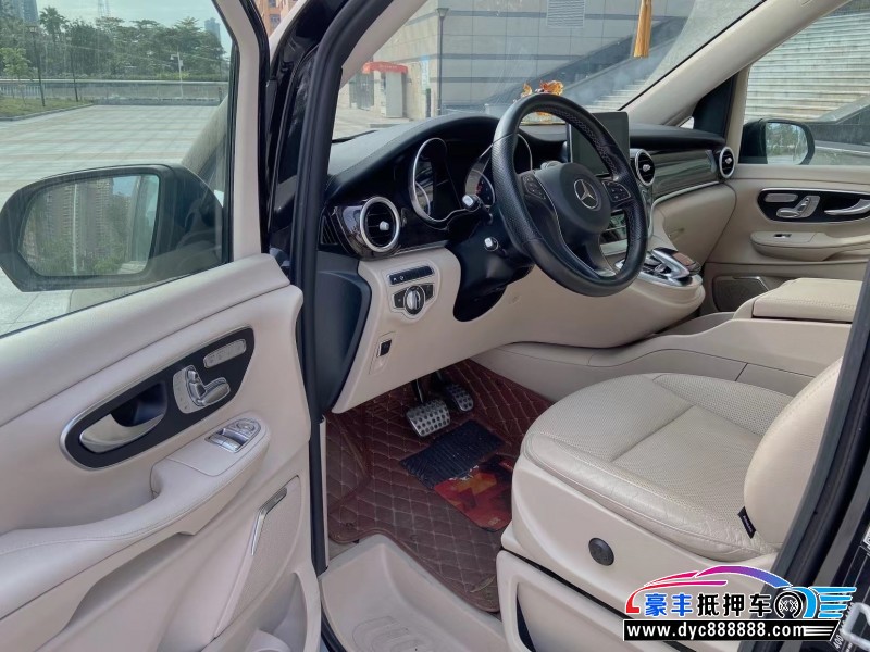 19年奔驰V轿车抵押车出售