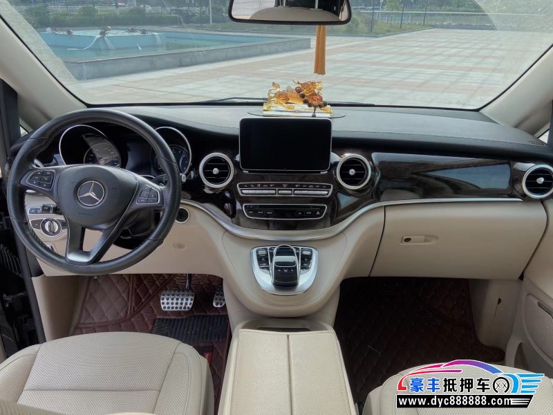 19年奔驰V轿车抵押车出售