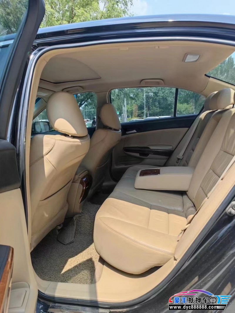 12年本田雅阁轿车抵押车出售