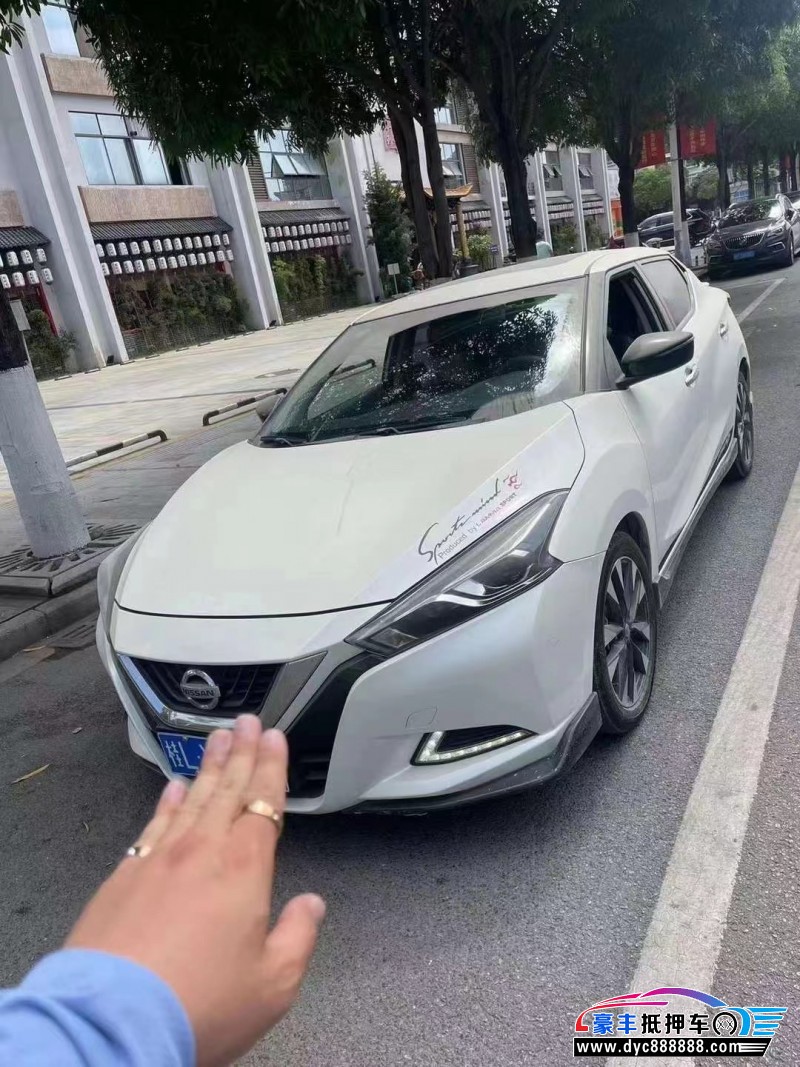 17年日产蓝鸟轿车抵押车出售