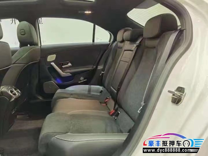 19年奔驰A轿车抵押车出售