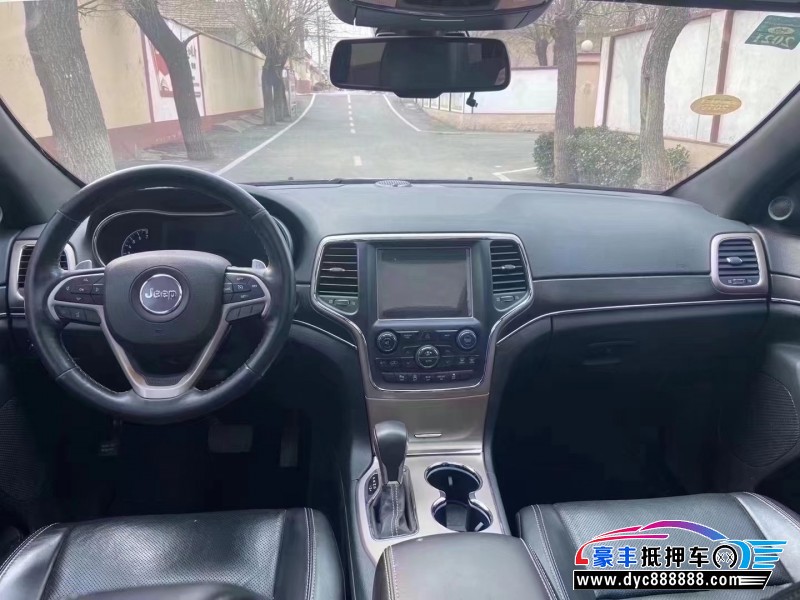 17年Jeep大切诺基轿车抵押车出售