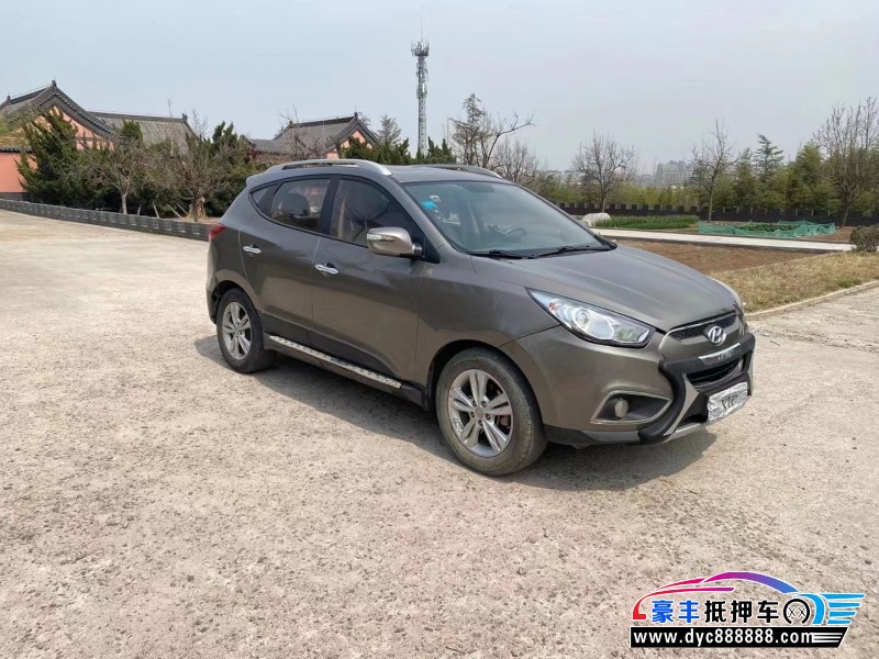 13年现代ix35轿车抵押车出售