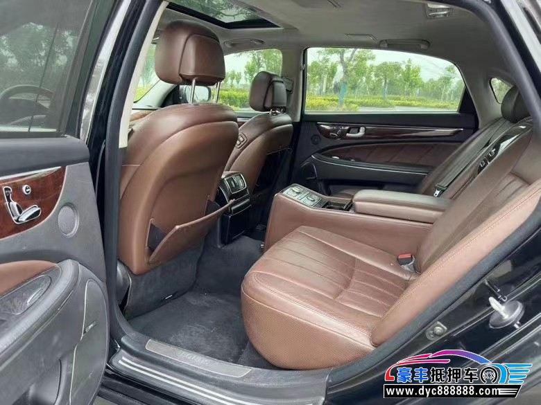 13年现代雅克仕轿车抵押车出售