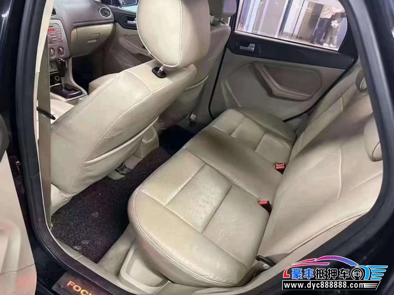 12年福特福克斯轿车抵押车出售