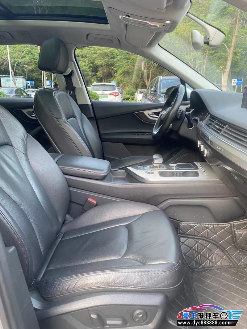 17年奥迪Q7轿车抵押车出售