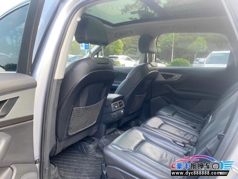 17年奥迪Q7轿车抵押车出售