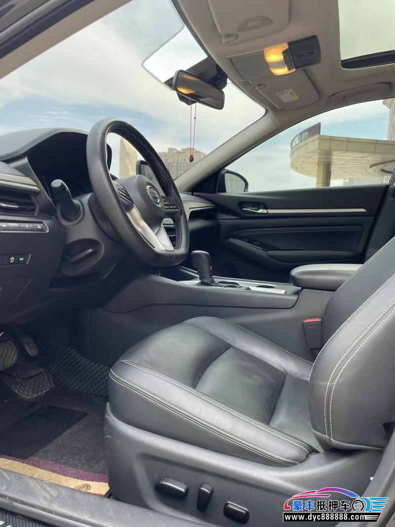 21年日产天籁轿车抵押车出售