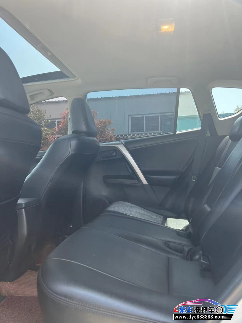 19年丰田RAV4荣放轿车抵押车出售