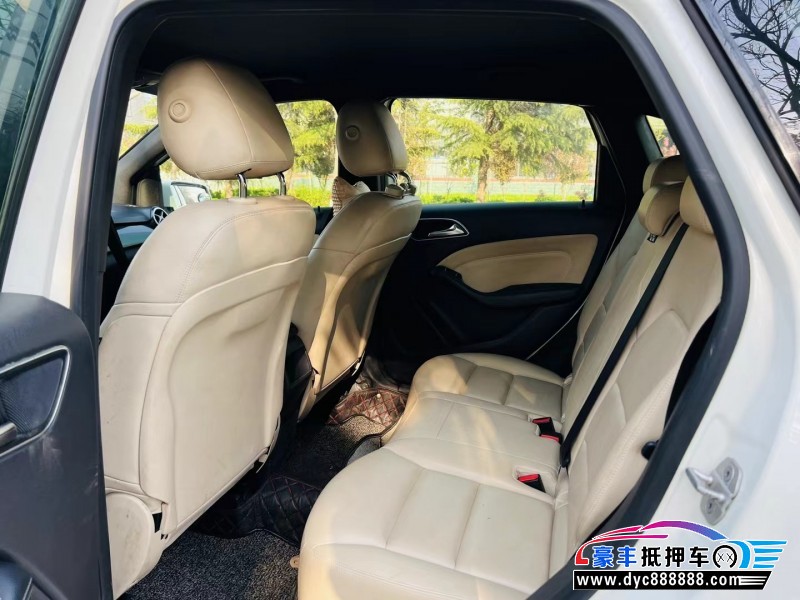 13年奔驰B级轿车抵押车出售