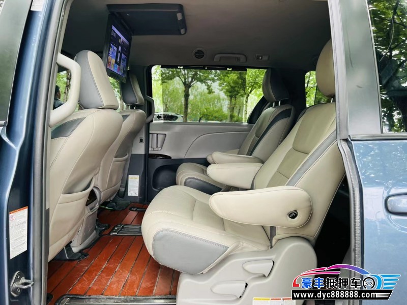 16年丰田塞纳轿车抵押车出售