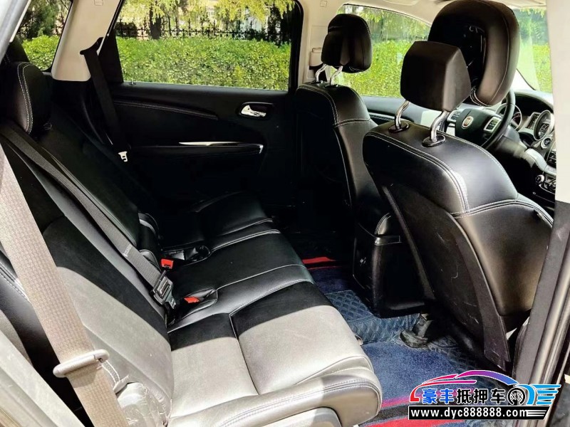 12年菲亚特菲跃轿车抵押车出售