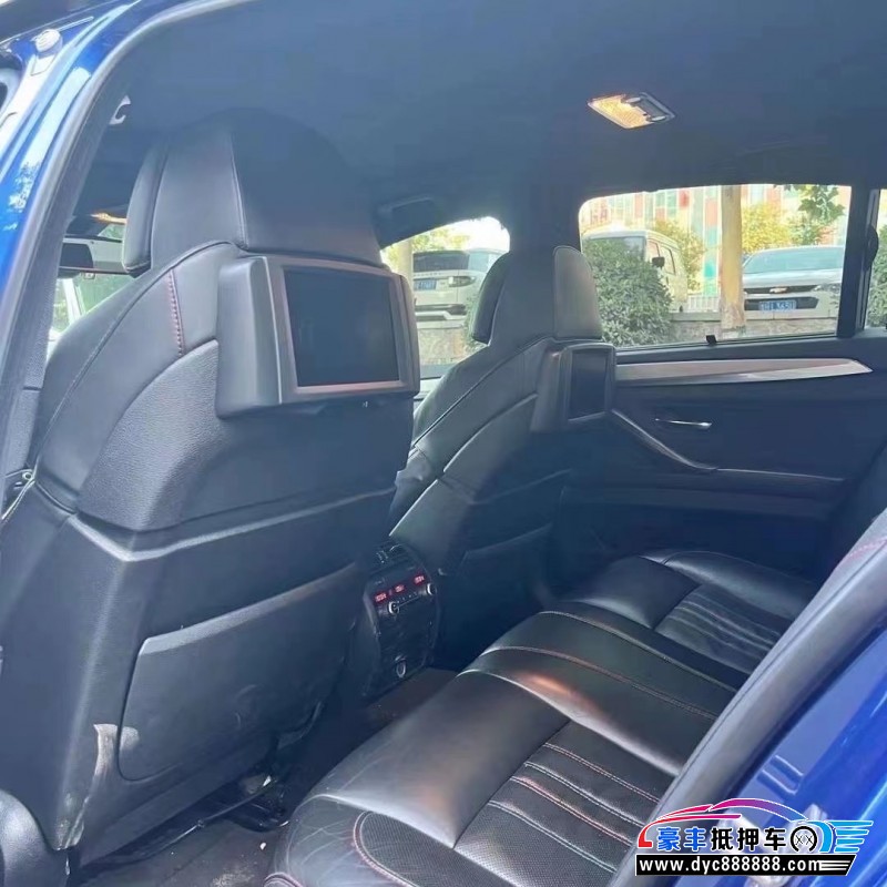 13年宝马M5轿车抵押车出售