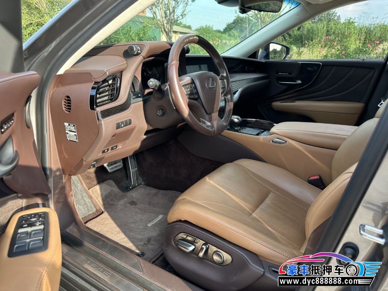 19年雷克萨斯LS轿车抵押车出售