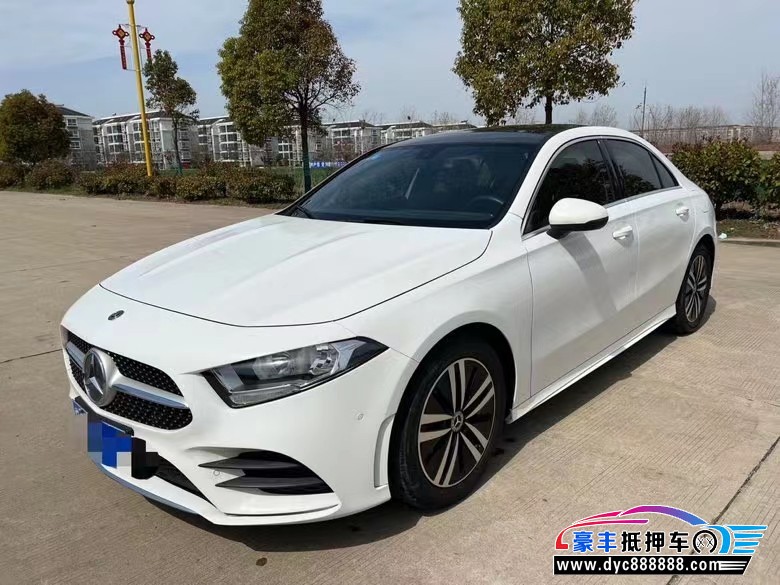 19年奔驰A轿车抵押车出售