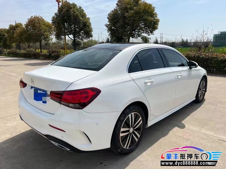 19年奔驰A轿车抵押车出售