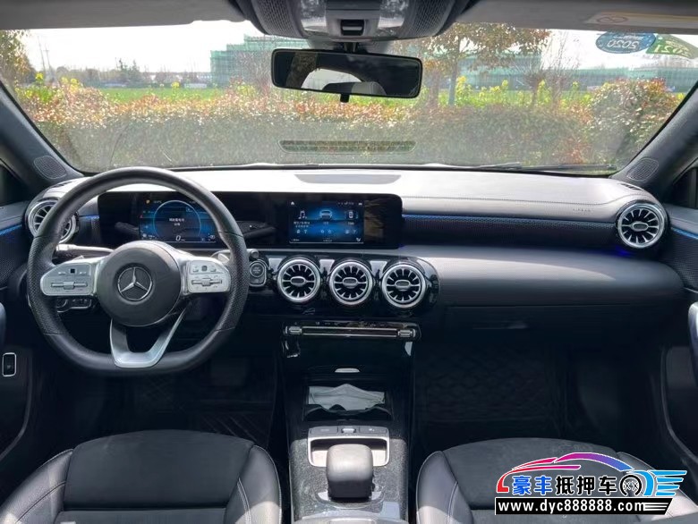 19年奔驰A轿车抵押车出售