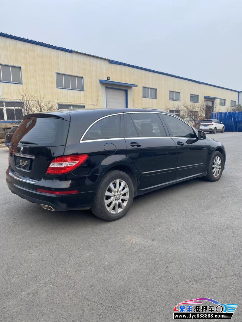 14年奔驰R级轿车抵押车出售