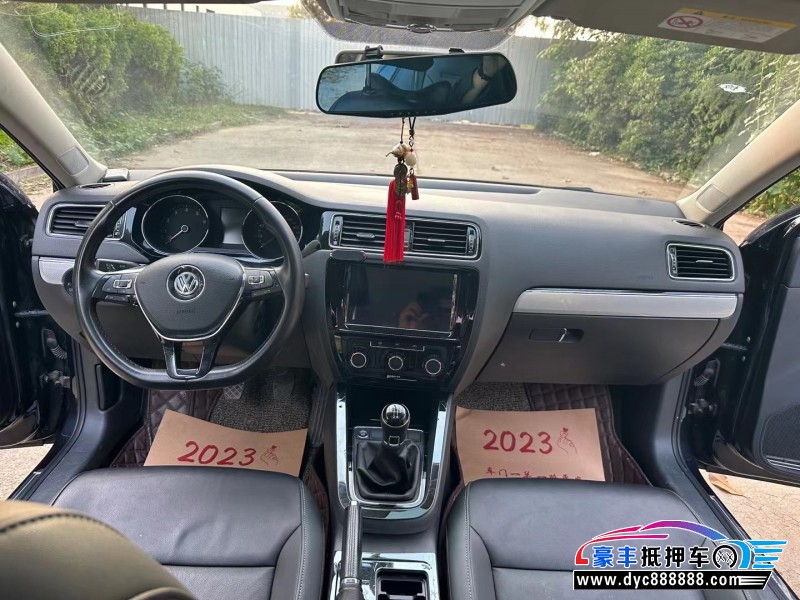 16年大众速腾轿车抵押车出售