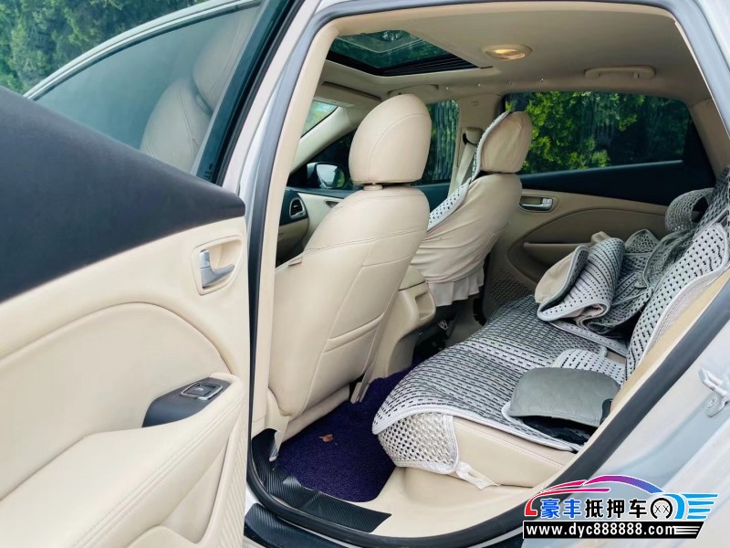 13年菲亚特菲翔轿车抵押车出售