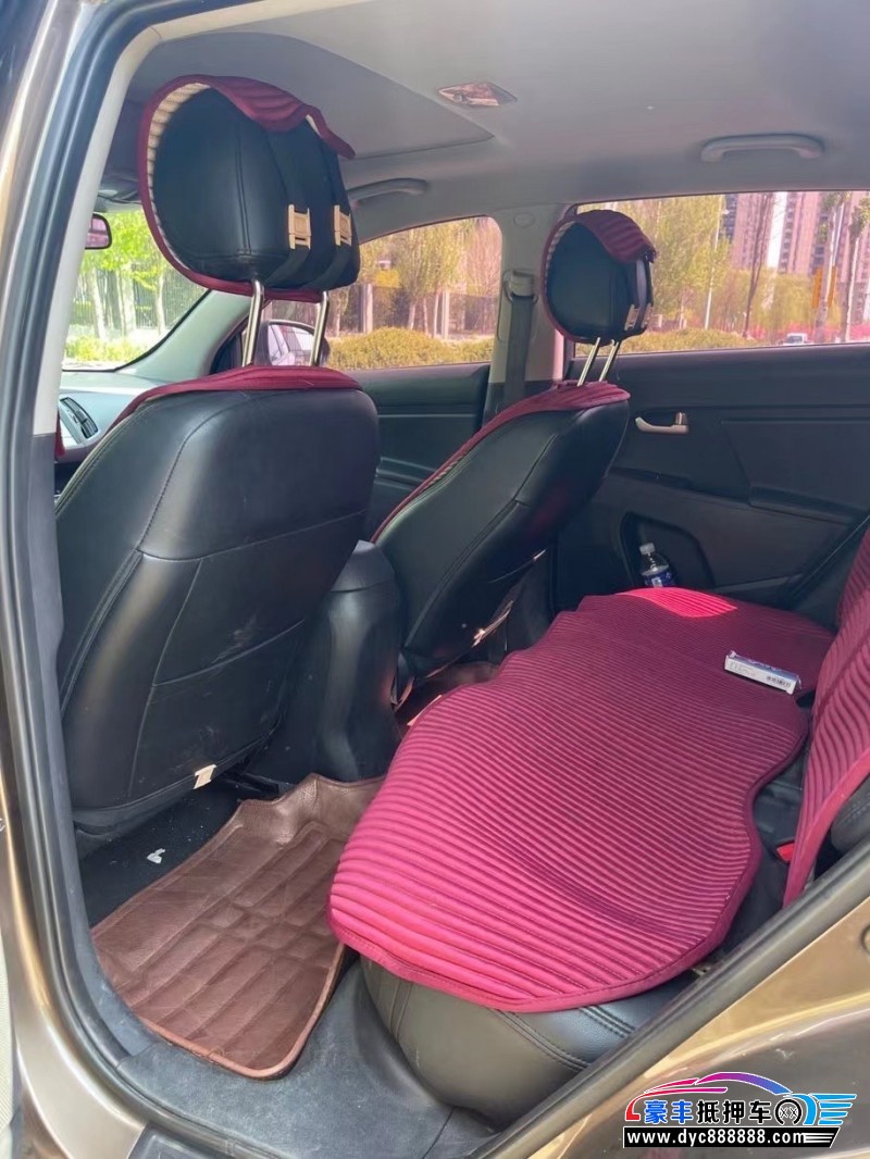 16年起亚智跑轿车抵押车出售