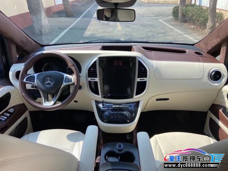 17年奔驰威霆轿车抵押车出售