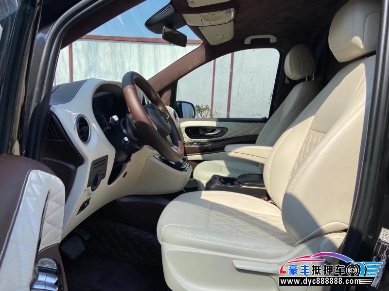 17年奔驰威霆轿车抵押车出售