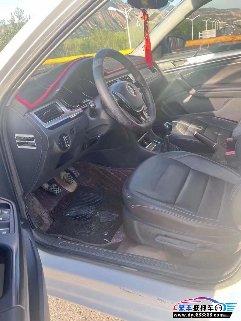 17年大众宝来轿车抵押车出售