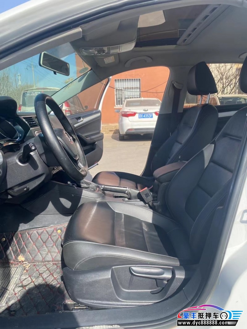 16年大众速腾轿车抵押车出售