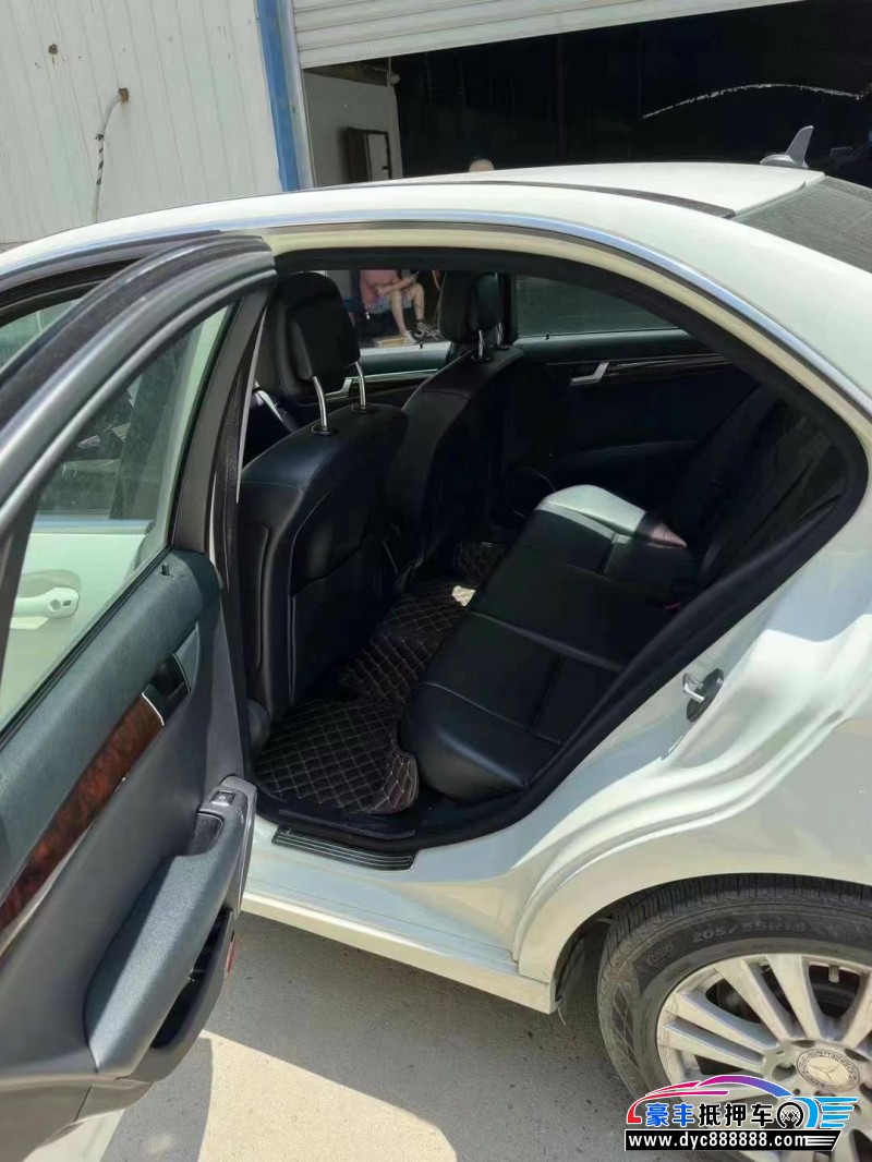 13年奔驰C轿车抵押车出售