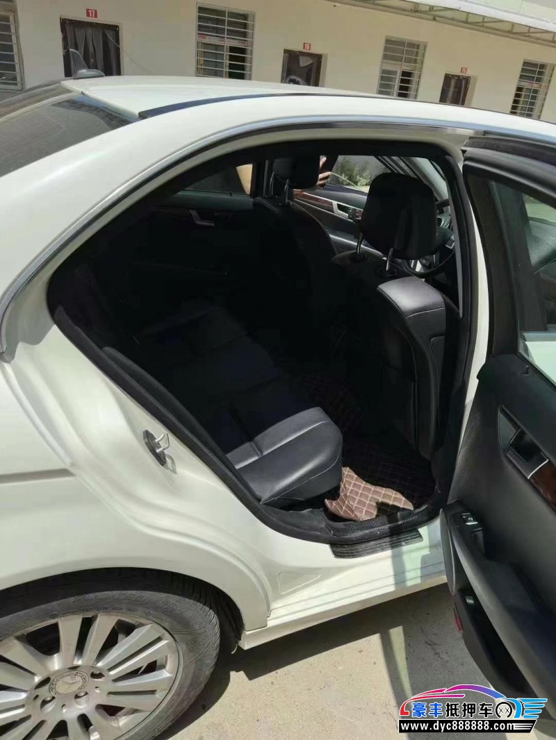 13年奔驰C轿车抵押车出售