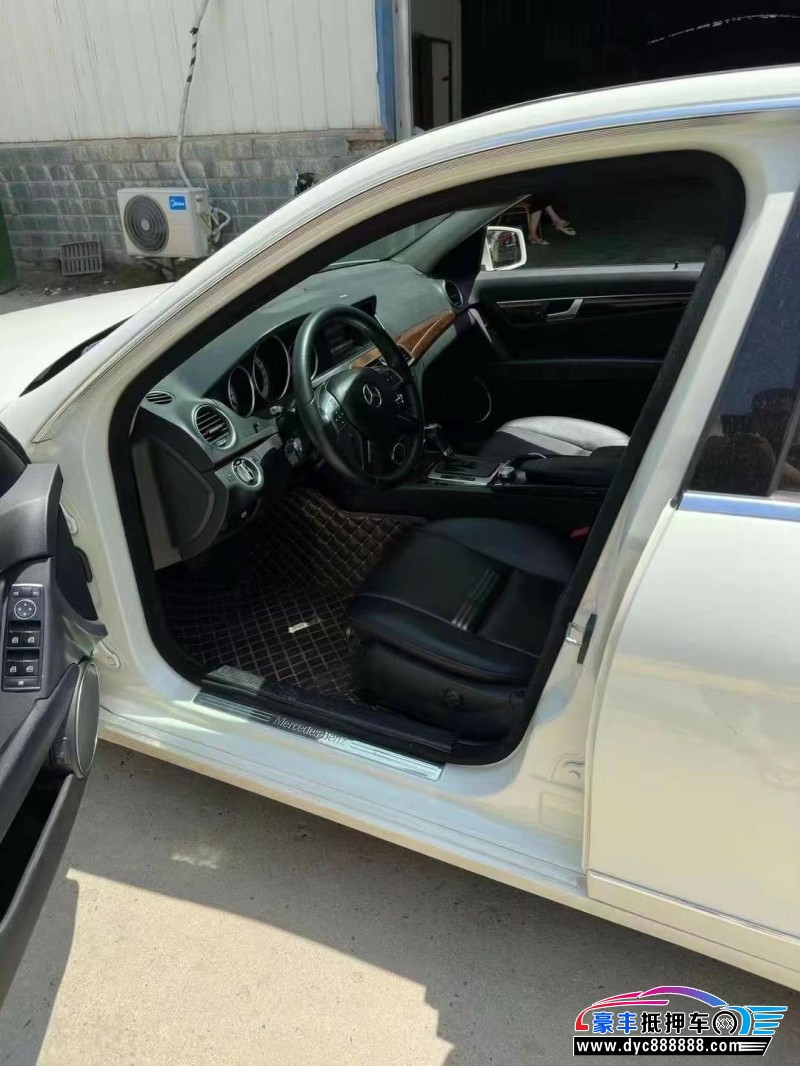 13年奔驰C轿车抵押车出售