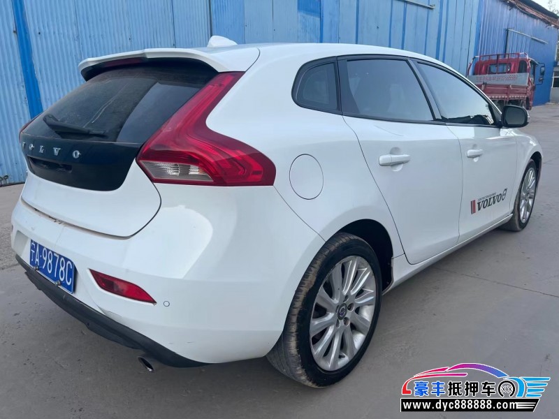 16年沃尔沃V40轿车抵押车出售