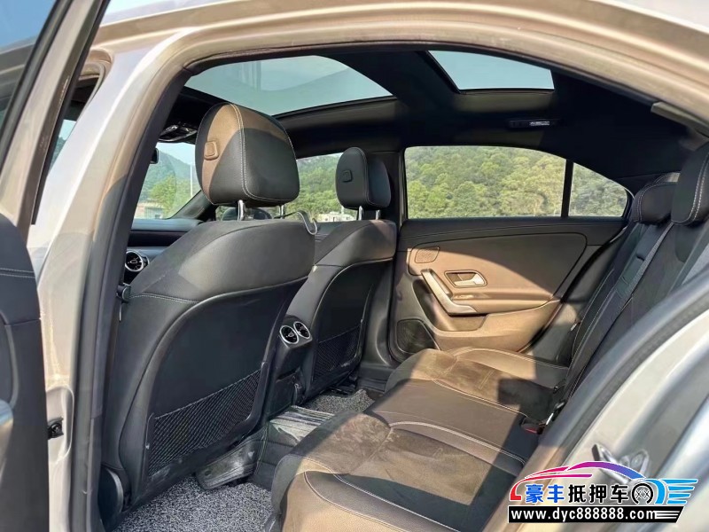 19年奔驰A轿车抵押车出售