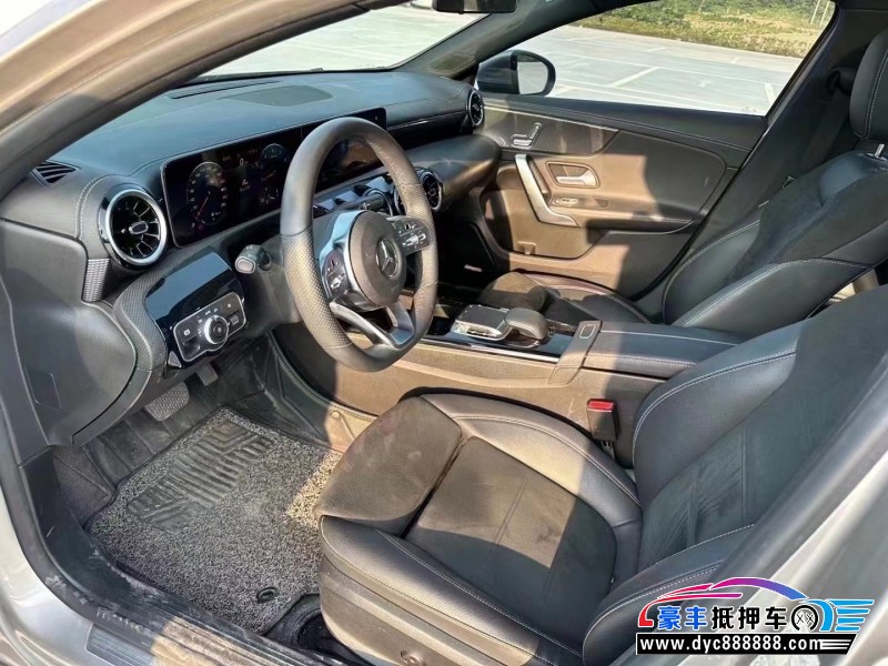 19年奔驰A轿车抵押车出售